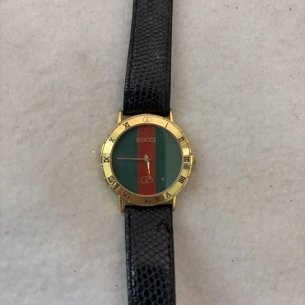 Vintage GUCCI Red Green Gold Quartz Ladie's Watch 9000L Alligator Band